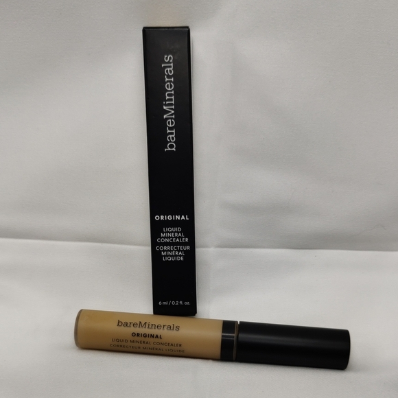 bareMinerals Original Liquid Mineral Concealer - Light/Med 2.5W - Picture 1 of 5
